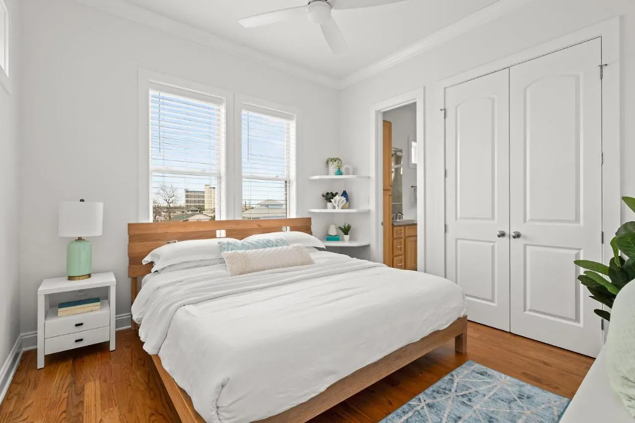 Crescent Moon Palace - A Luxury Home With Pool, Parking, Just Steps To The Beach Panama City Beach